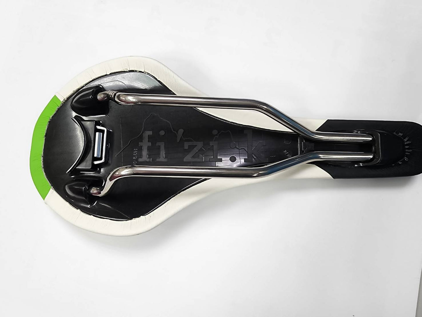 Fizik Tundra 2 Kium Rail Saddle White / Black /Green